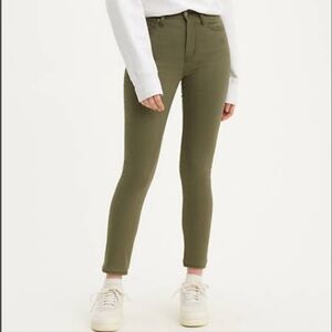 Levi’s 524 High-Rise Skinny Pants in Khaki/ Olive Green